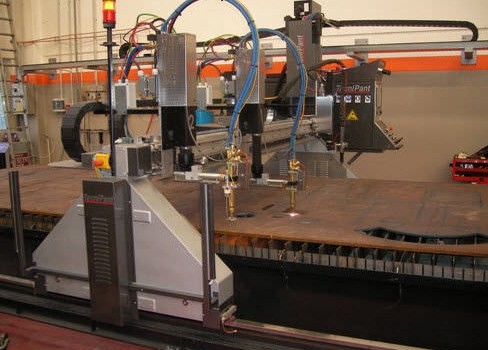 CNC plasma and oxyacetylene cutting machine